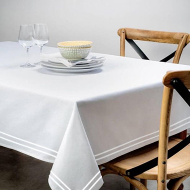 white-border-white-tablecloth